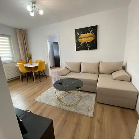 Walking Distance To Center Apartment